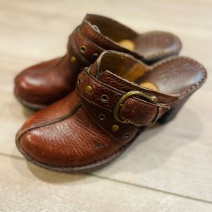 B.O.C Born Concept Leather Clogs Like new Size 6